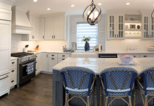 Carousel-90694 Classic & Casual